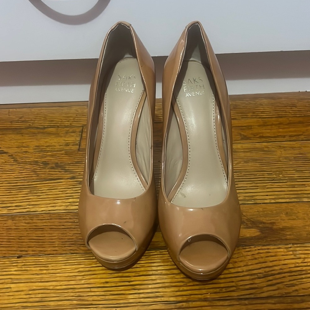 SaKs Faith Avenue Heels SIZE 8